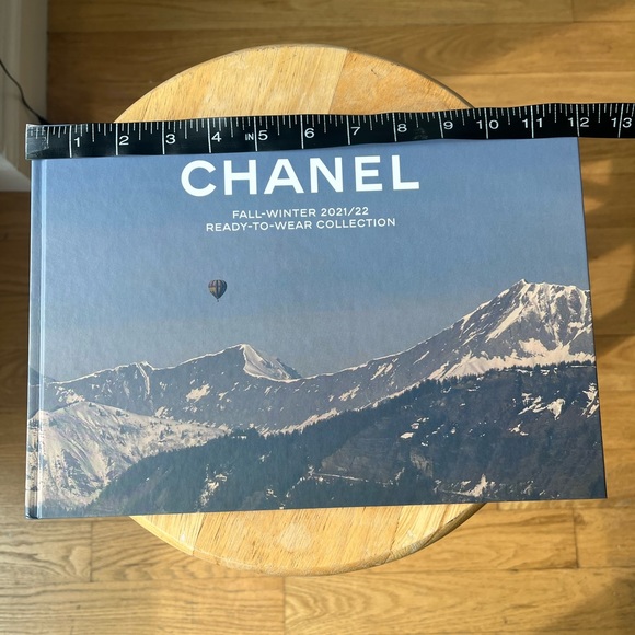 Chanel Fall-Winter 2021/22 Ready-to-wear collection book - Picture 5 of 14